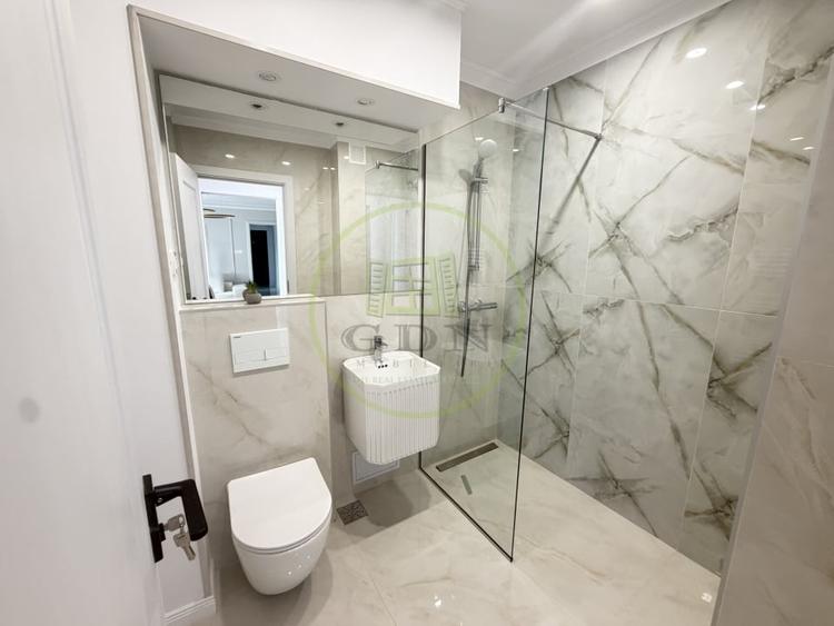 Apartament cu 3 camere semidecomandat, mobilat în Gării