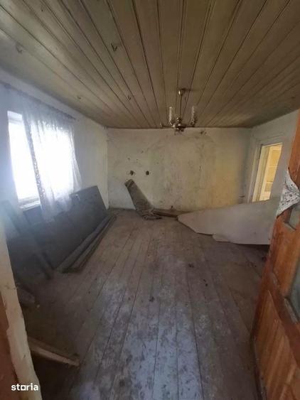 Casă cu 2 camere cu Teren 2156 Mp în Central