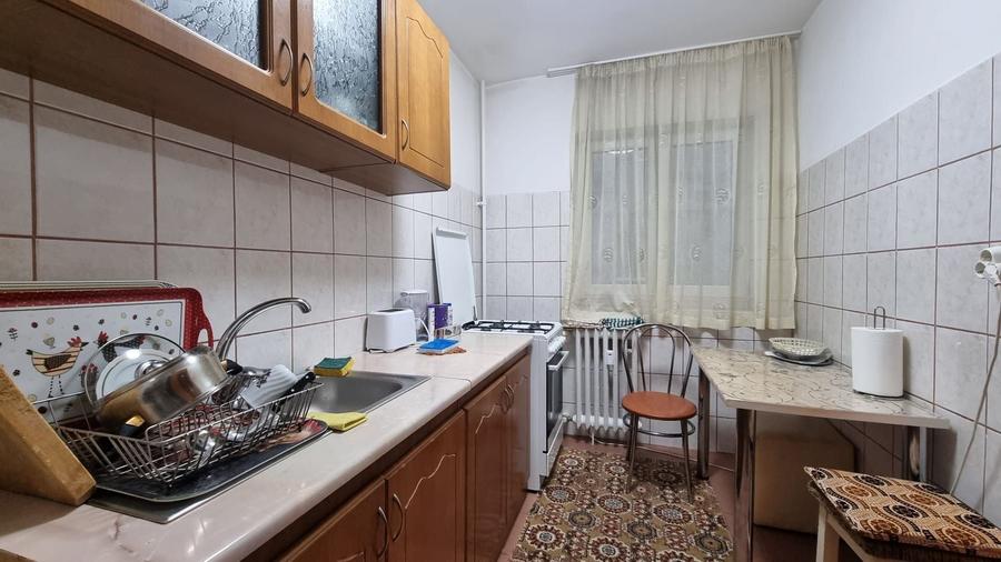 Apartament cu 3 camere decomandat, mobilat în Drumul Taberei