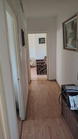 Apartament cu 3 camere semidecomandat în Frumușița