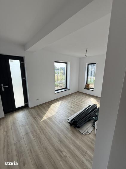 Casă cu 4 camere cu Teren 300 Mp în Central
