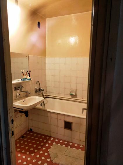 Apartament cu 4 camere decomandat în Central