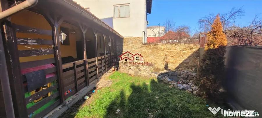 Casă cu 9 camere cu Canalizare în Traian