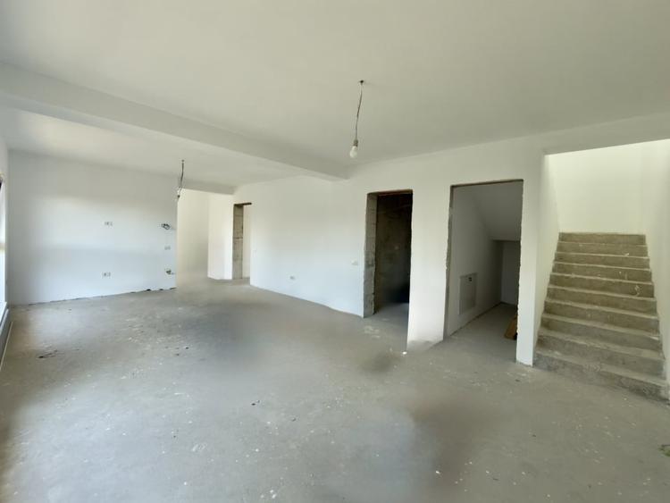 Casă individuală cu 4 camere cu Canalizare în Valu lui Traian