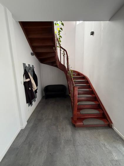 Casă cu 8 camere cu Canalizare în Cotroceni