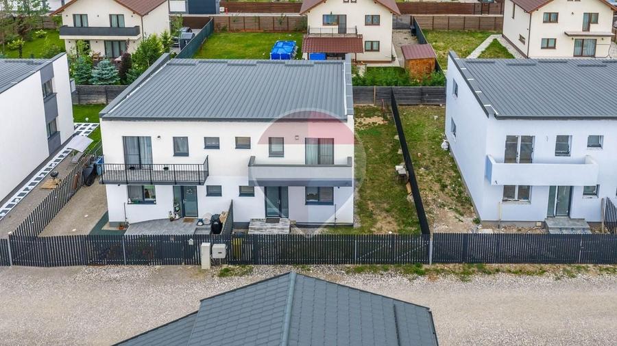 Duplex cu 4 camere cu Teren 163.5 Mp în Tărlungeni