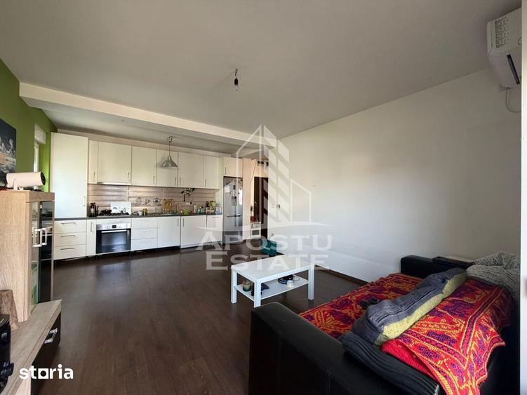 Apartament cu 3 camere semidecomandat, mobilat în Blașcovici