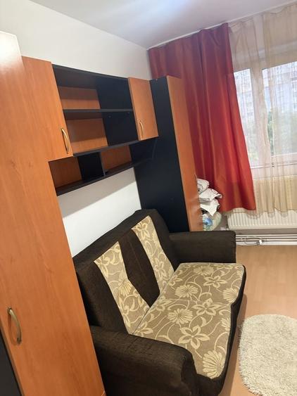 Apartament cu 3 camere decomandat în Buzaului