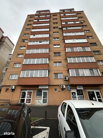 Apartament cu 2 camere decomandat în Tractorul