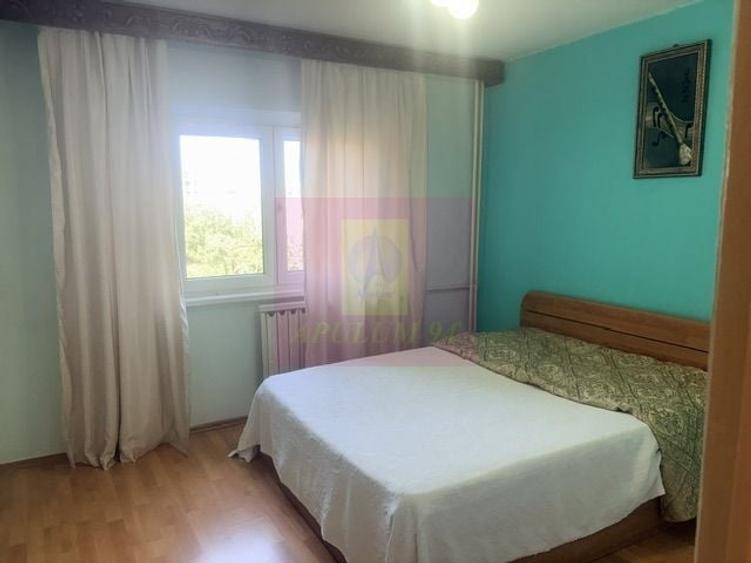 Apartament cu 3 camere decomandat în Drumul Sării