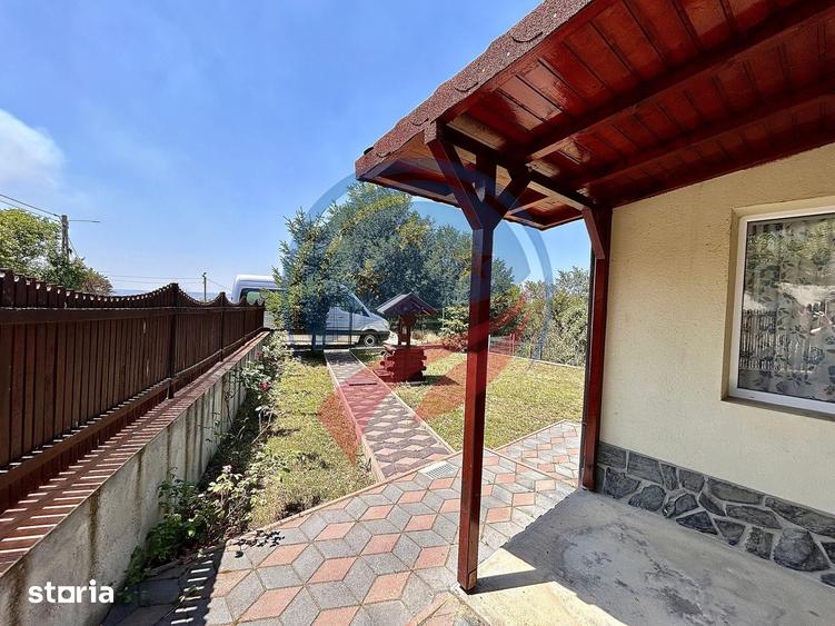 Casă cu 6 camere cu Teren 1105 Mp în Cârcea
