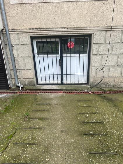 spatiu pentru depozitare situat la parterul unei vile