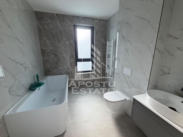 Apartament cu 3 camere semidecomandat în Torontalului