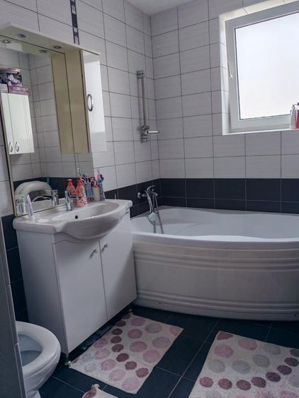 Apartament cu 2 camere decomandat în Florești