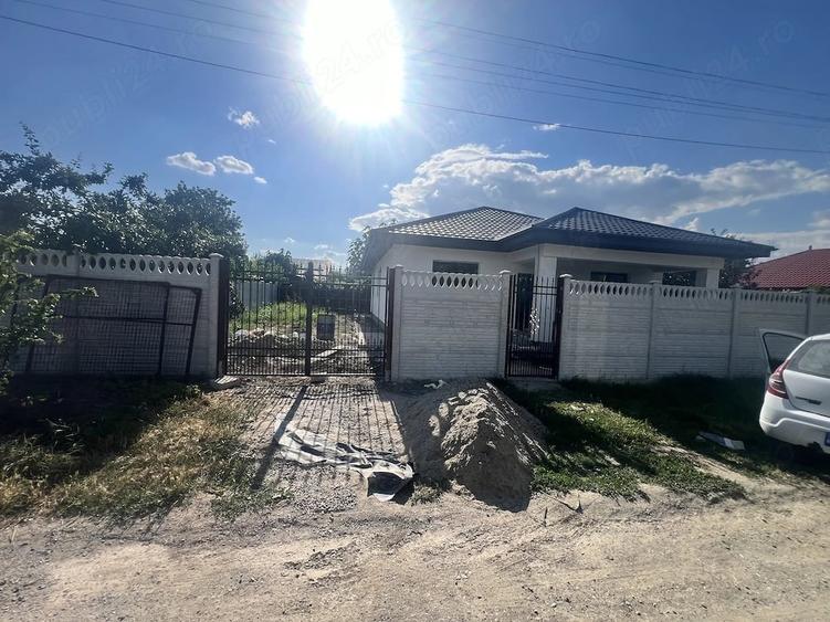 Casă cu 4 camere cu Teren 400 Mp în Amara