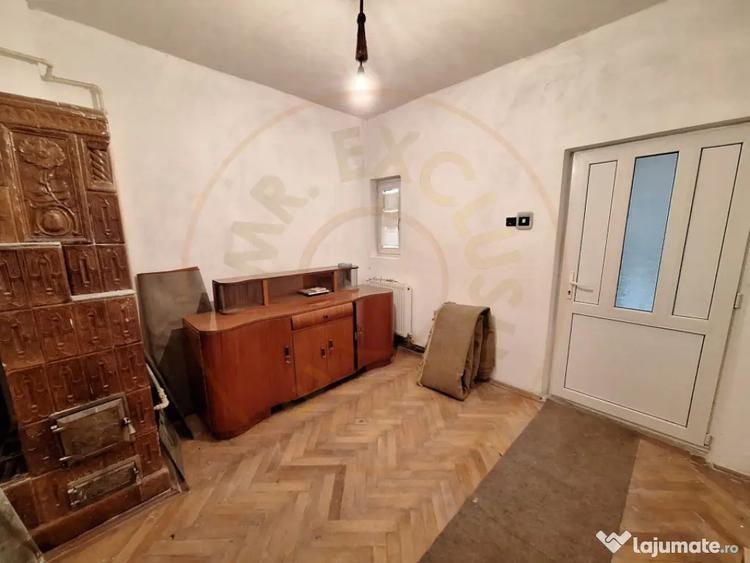 Casă cu 3 camere cu Canalizare în Central