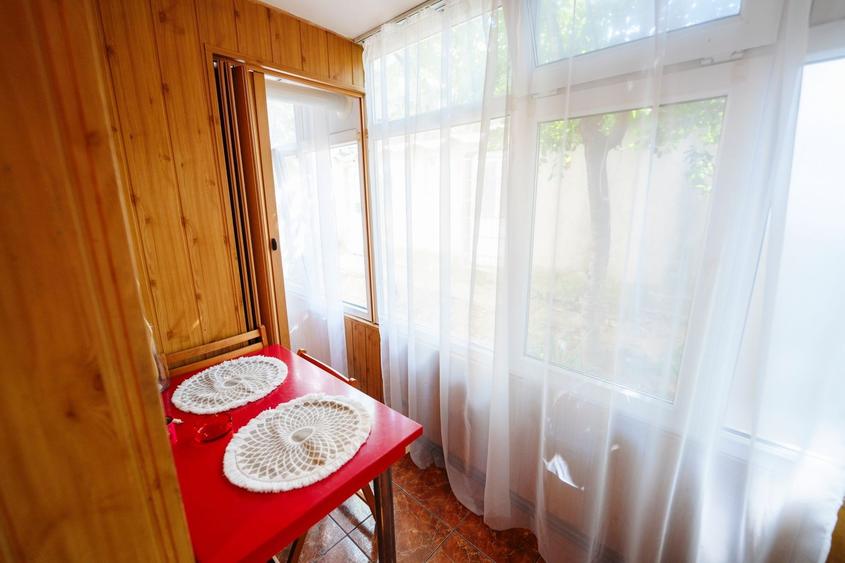 Apartament cu 2 camere semidecomandat, mobilat în Calea București