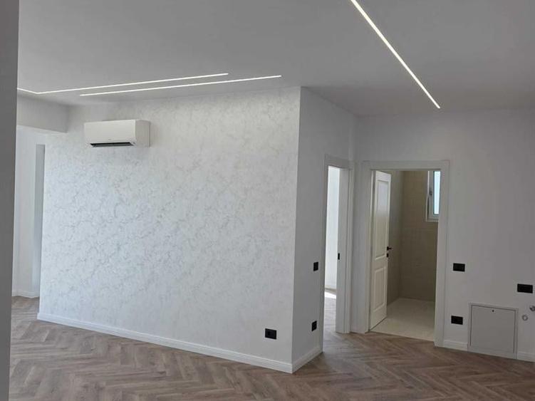 Apartament cu 3 camere în Ipotești