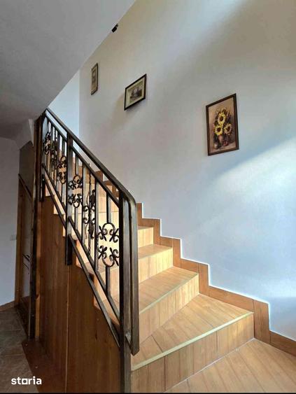 Casă cu 5 camere cu Teren 320 Mp în Vlădești