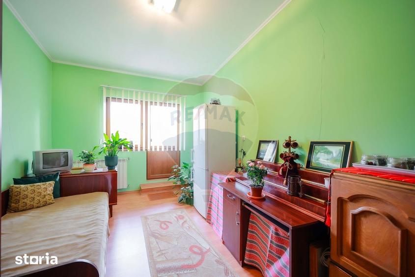 Casă cu 7 camere cu Teren 153 Mp în Central