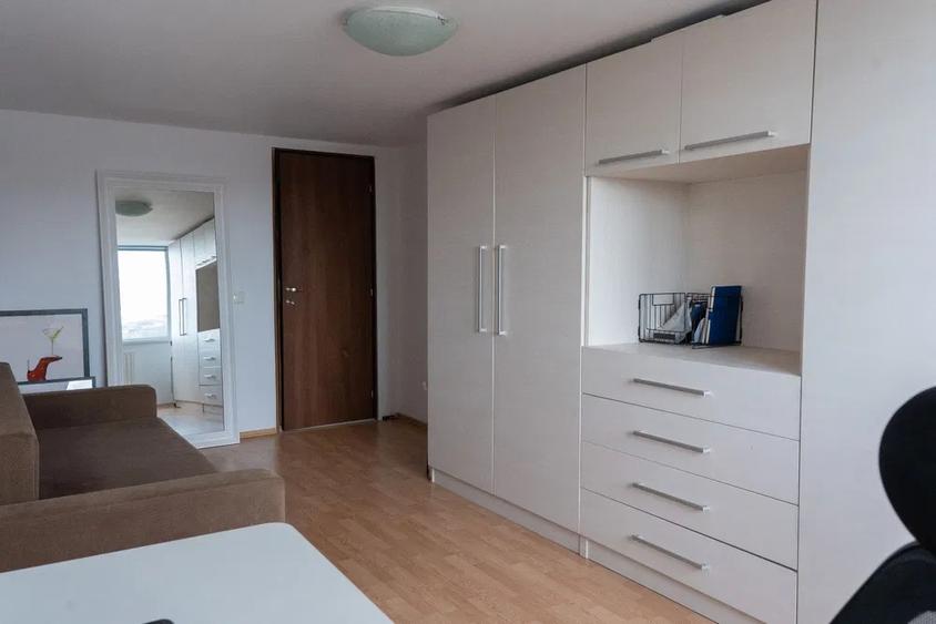Apartament cu 3 camere decomandat, mobilat în Iris