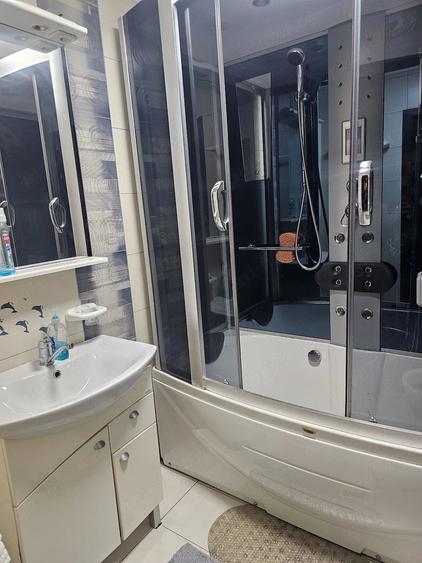 Apartament cu 3 camere decomandat în Exterior Vest
