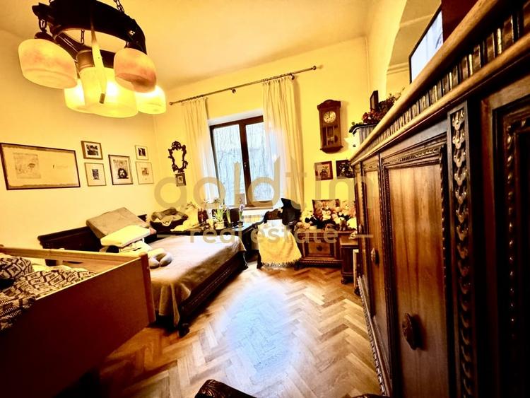 Apartament cu 5 camere decomandat în Armeneasca