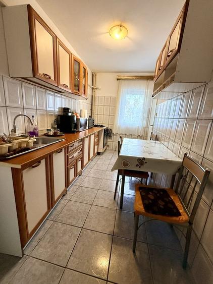 Apartament cu 3 camere decomandat în Bârzești