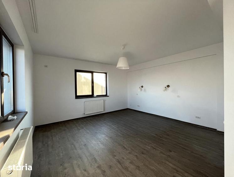 Casă cu 5 camere cu Teren 250 Mp în Central