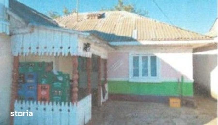 Casă cu 2 camere cu Teren 200 Mp în Central