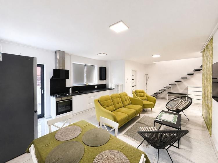 Apartament cu 3 camere decomandat, mobilat în Central