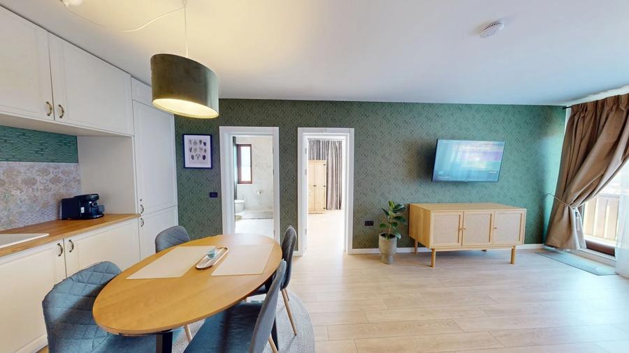 Apartament cu 2 camere semidecomandat, mobilat în Poiana Brașov