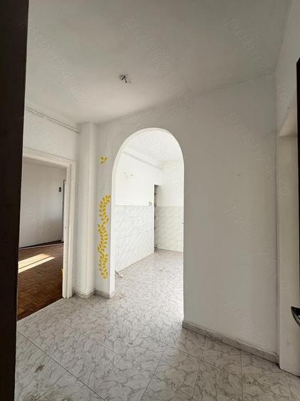 Apartament cu 3 camere semidecomandat în Ultracentral