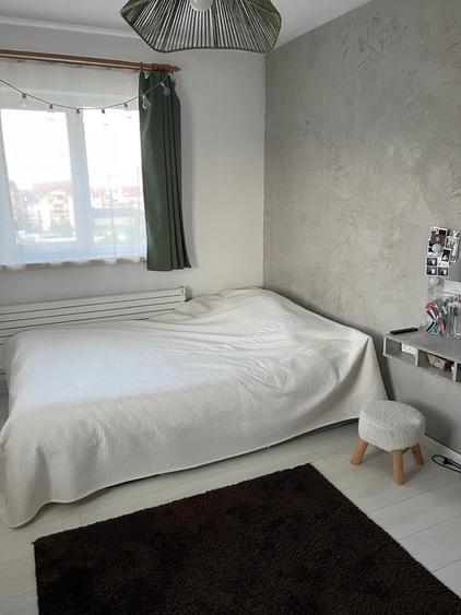 Apartament cu 3 camere semidecomandat în Florești