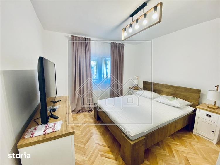 Apartament cu 3 camere decomandat în Turnișor