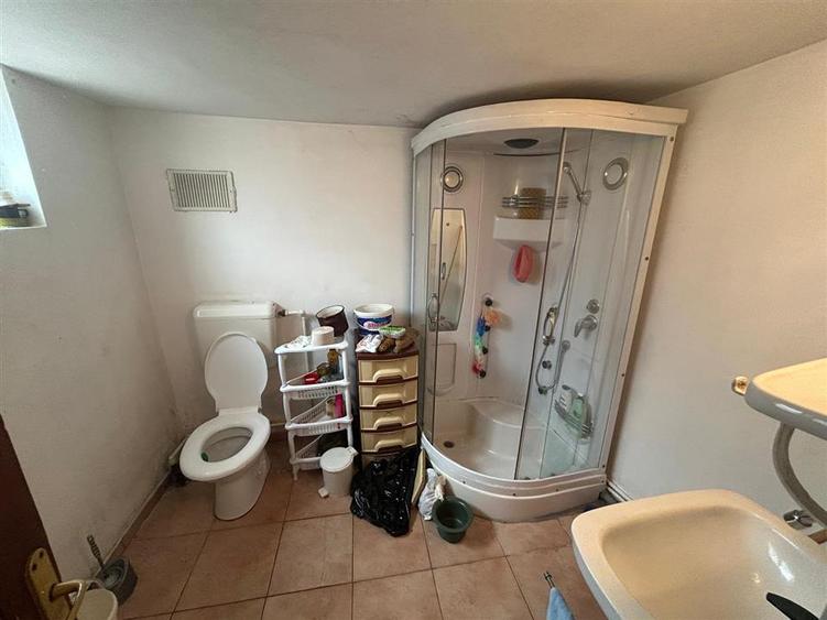 Casă cu 2 camere cu Canalizare în Central
