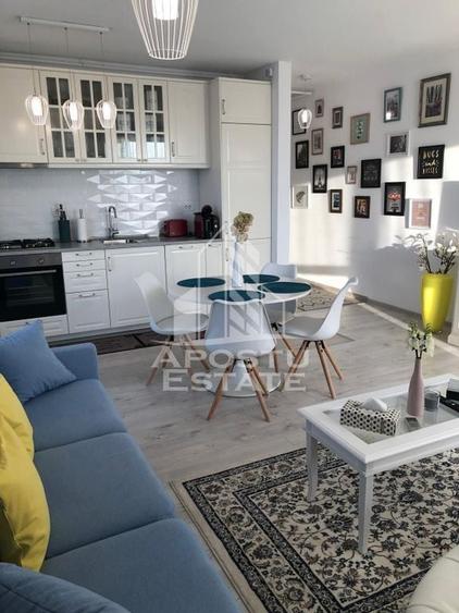 Apartament cu 2 camere semidecomandat, mobilat în Torontalului
