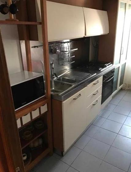 Apartament cu 3 camere decomandat în Aeroport