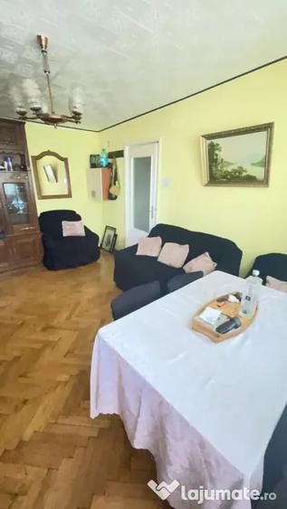 Apartament cu 3 camere semidecomandat în Ultracentral