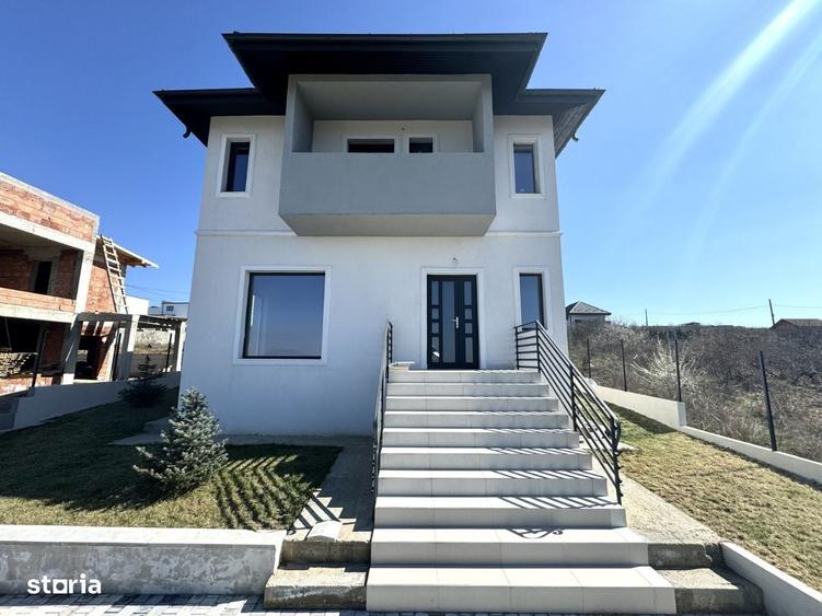 Casă cu 4 camere în Tomești