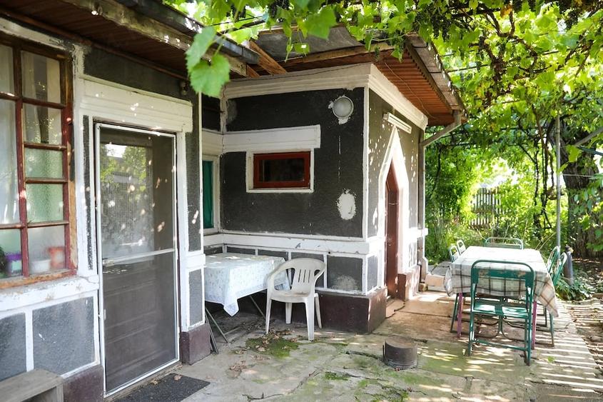 Casă cu 2 camere cu Teren 264 Mp în Rahova