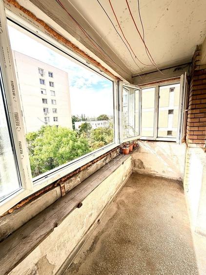 Apartament cu 3 camere semidecomandat în Titan