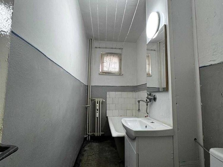 Apartament cu 3 camere semidecomandat în George Enescu