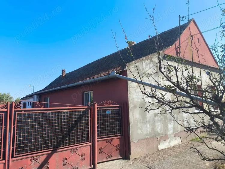 Casă cu 4 camere cu Teren 2158 Mp în Cenad
