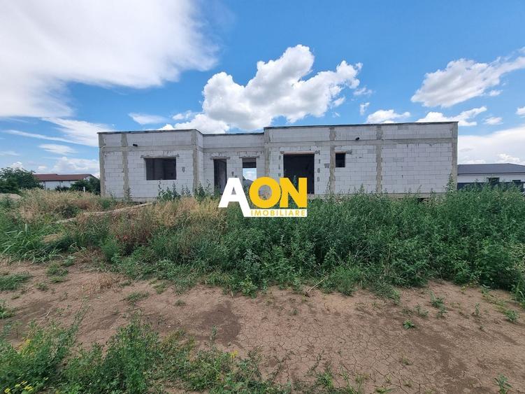 Casă individuală cu 5 camere cu Canalizare în Cetate