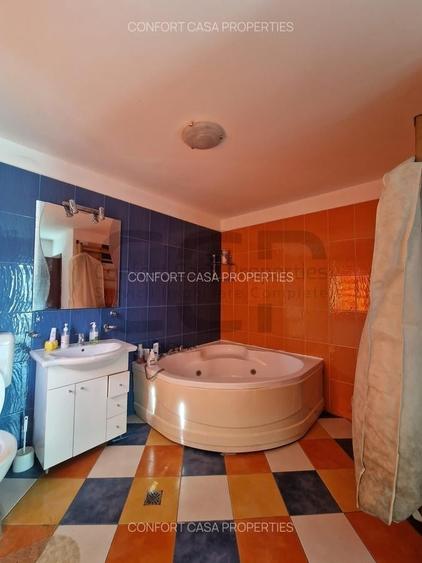 Casă cu 7 camere cu Teren 414 Mp în Splaiul Unirii