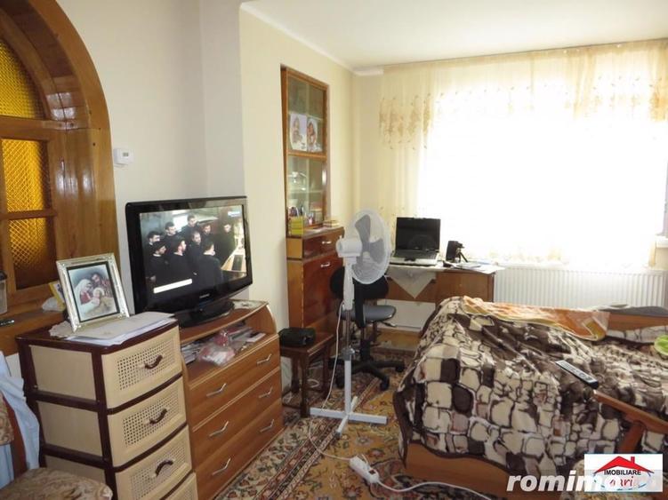 Casă cu 7 camere cu Teren 195 Mp în Semicentral