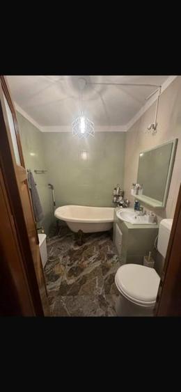 Apartament cu 3 camere decomandat, mobilat în Central