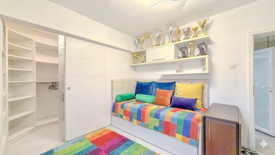 Penthouse cu 4 camere decomandat, mobilat în Gemenii