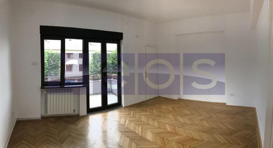 Apartament cu 5 camere semidecomandat, mobilat în Amzei